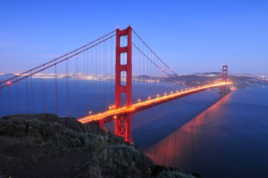 Ünlü Golden Gate Köprüsü San Francisco gece, ABD