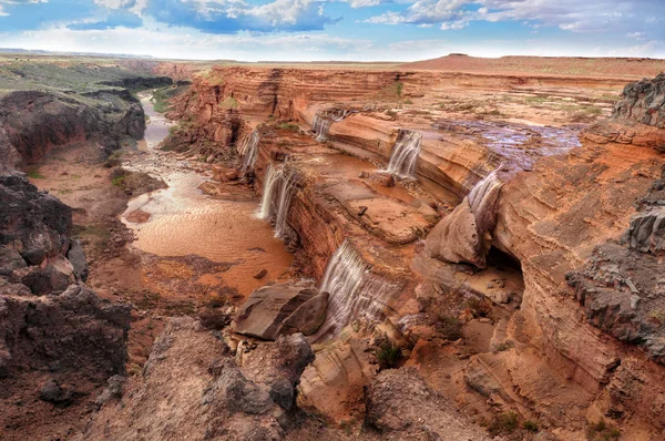 Grand Falls olarak da bilinen çikolata Şelalesi Apache County yakınındaki Leupp, Arizona, ABD