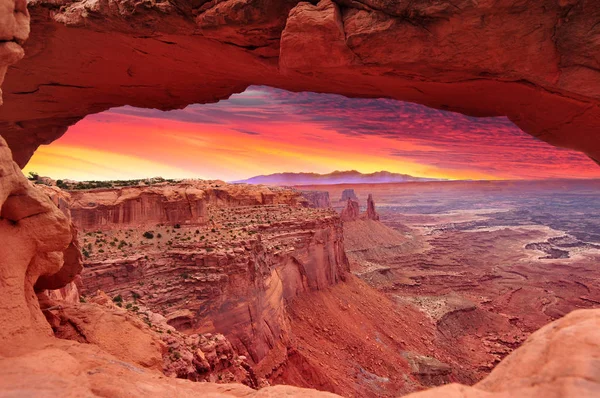Kleurrijke Sunrise Mesa Arch Canyonlands National Park Bij Moab Utah — Stockfoto