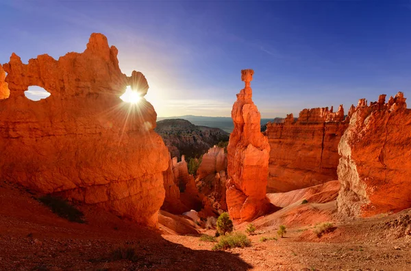 Thor'un çekici Bryce Canyon Milli Parkı'nda Utah ABD gündoğumu sırasında.