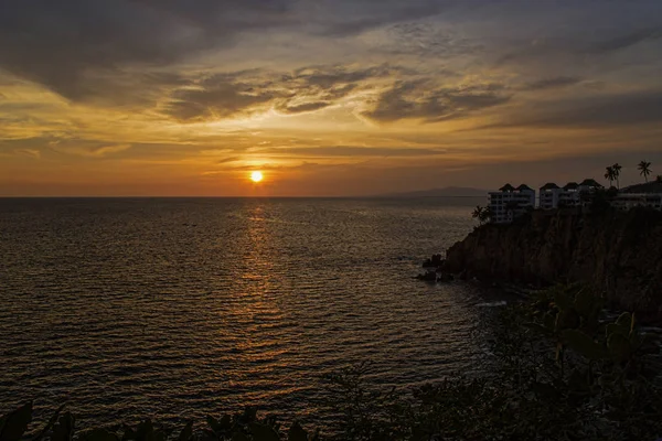 Sunset Amazing Mountains Ocean Waves Beach Acapulco Juarez Mexico Pacific — Stock Photo, Image