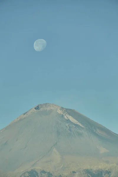 Himmelslandschaft Mond Und Vulkan Popocatepetl — Stockfoto