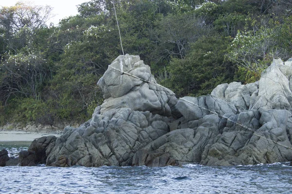 Formazione Rocciosa Sul Mare Forma Leone Bahias Huatulco Oaxaca Messico — Foto Stock