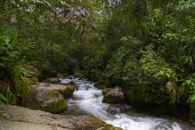 Aguas Calientes, tren rayları, Machu Picchu, Peru hidroelektrik giden yol