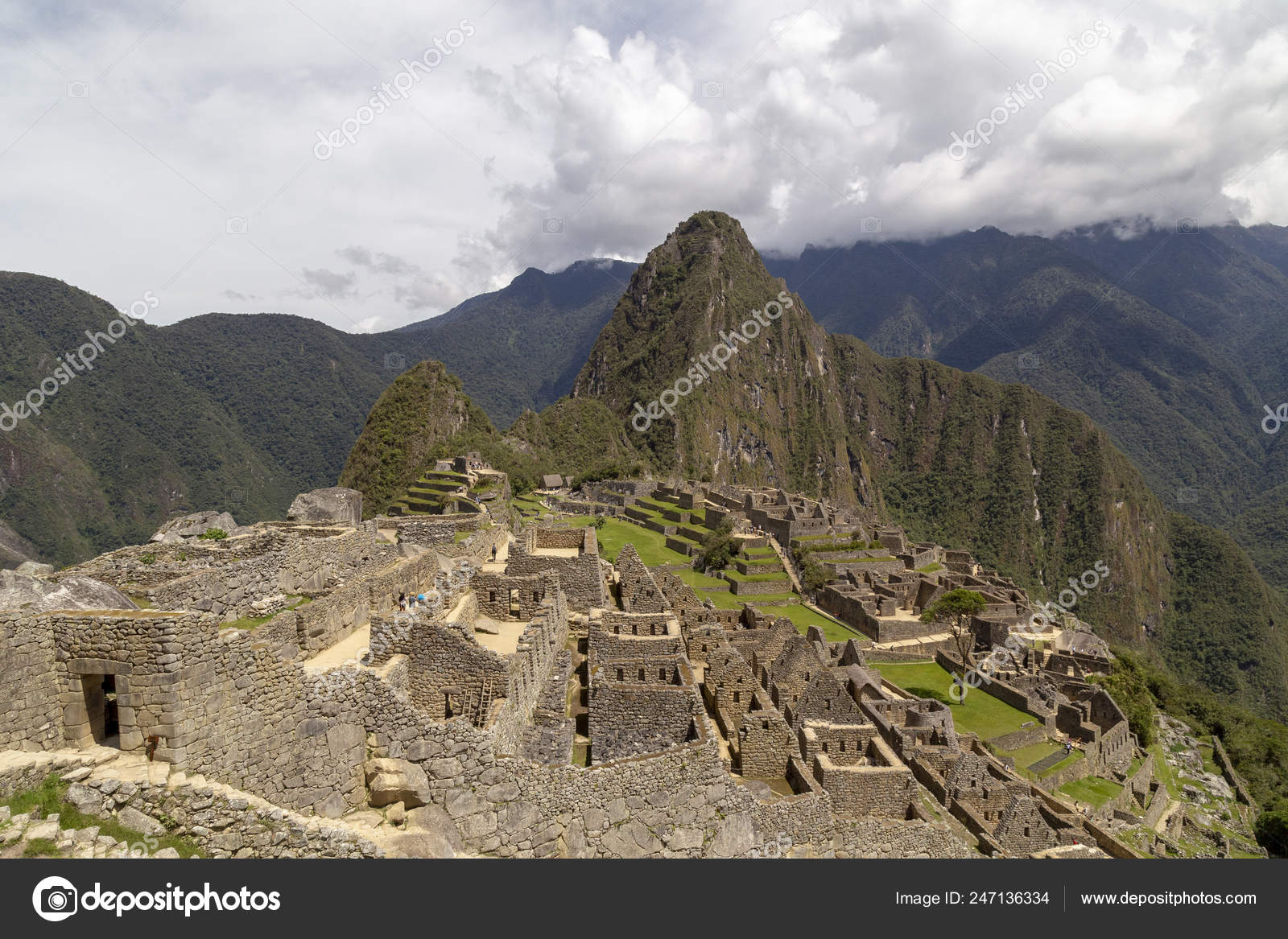 Machu Picchu Huayna Picchu Mountain Peru Seen Door Sun