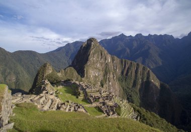 Peru'daki Machu Picchu veya Machu Pikchu panoramik görünümünün Panorama.