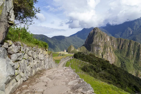 マチュピチュ ペルーのインカの失われた都市のドアへのパス — ストック写真