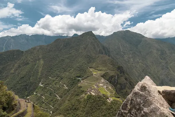 パノラマ ビュー マチュピチュ ペルー インカ帝国の遺跡都市と Huaynapicchu 山の神聖な谷 — ストック写真