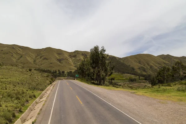 Drum spre cetatea Puca Pucara, cusco, peru — Fotografie, imagine de stoc