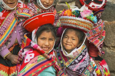 Cusco, Perú; 20 Aralık 2018, Perulu kızlar grubu, Peru