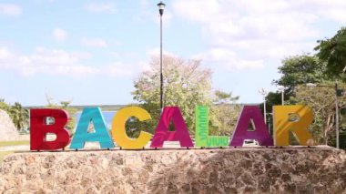 Tekne Bacalar 'da (yedi renkten oluşan göl) Quintana Roo Mexico