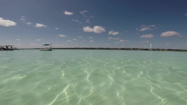 Vacker Laguna Bacalar Över Horisonten Lagun Sju Färgerna Quintana Roo — Stockvideo