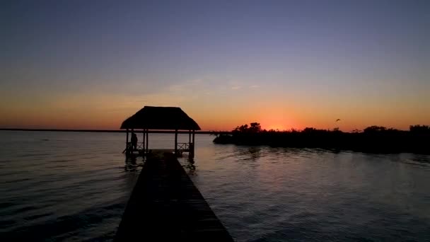 Hermoso Amanecer Meditación Laguna Los Siete Colores Bacalar Quintana Roo — Vídeo de stock