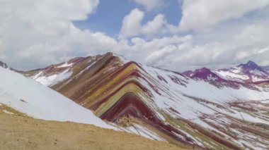 Alpaka ve lama yünün doğal boyama süreci, Quechua kadın.