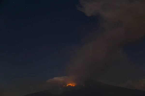 Puebla Mexikó-március 18, 2019 Popocatepetl Vulkán kitörés — Stock Fotó