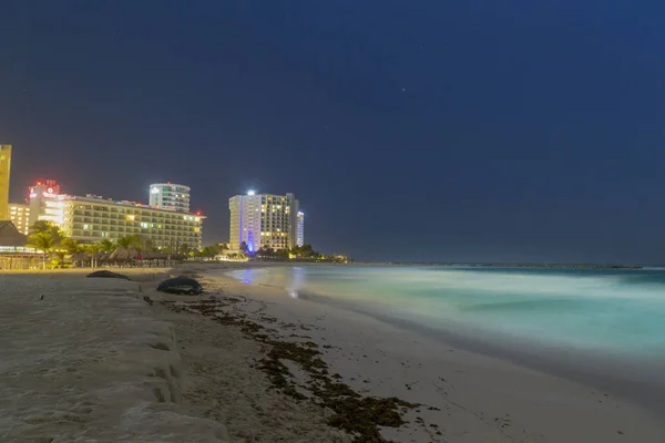 Cancun, Meksika - 05 Ocak 2019:hotel dilimi geceleri Deniz Manzaralı