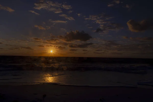 Beautiful sunrise on white beach, cancun Quintana Roo, Mexico — Stock Photo, Image