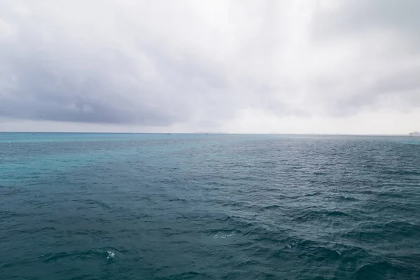 Isla Mujeres vista desde el ferry, Cancún, México . — Foto de Stock