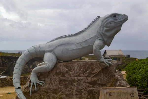 Riesen-Leguan-Statue auf isla mujeres, cancun, Mexiko — Stockfoto