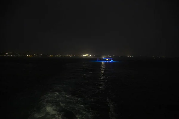 Viaje nocturno en ferry al mar, isla mujeres, México — Foto de Stock