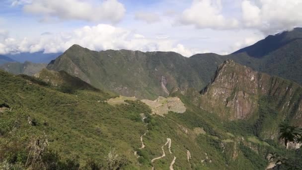 パノラマ ビュー マチュピチュ ペルー インカ帝国の遺跡都市と Huaynapicchu 山の神聖な谷 — ストック動画