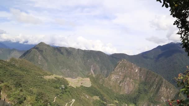 パノラマ ビュー マチュピチュ ペルー インカ帝国の遺跡都市と Huaynapicchu 山の神聖な谷 — ストック動画