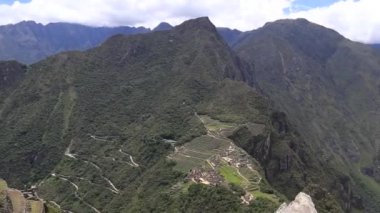 panoramik görünüm Machu Picchu, Peru - Ruins İnka İmparatorluğu'nun şehir ve Huaynapicchu dağ, kutsal vadi