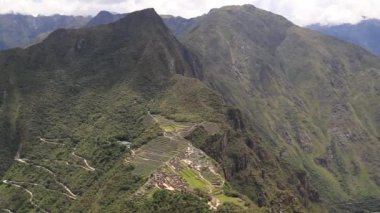 panoramik görünüm Machu Picchu, Peru - Ruins İnka İmparatorluğu'nun şehir ve Huaynapicchu dağ, kutsal vadi