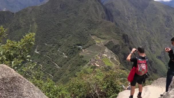 パノラマ ビュー マチュピチュ ペルー インカ帝国の遺跡都市と Huaynapicchu 山の神聖な谷 — ストック動画