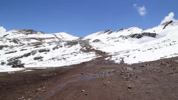 Rainbow Mountaines Peru Diciembre 2018 Vista Panorámica Montaña Turistas Camino — Vídeos de Stock