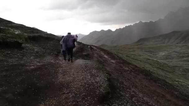 Rainbow Mountaines Perou Décembre 2018 Vue Panoramique Sur Montagne Touristes — Video