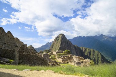 Machu Picchu, Peru Andes Dağları yüksek yer alan antik Inca sitenin benzersiz ve ilginç bir görünümünü