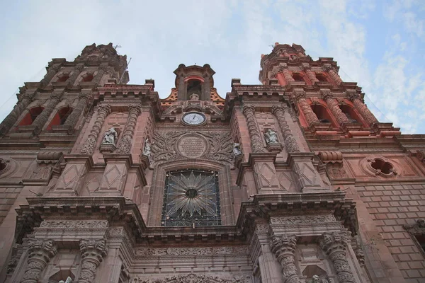 San Luis Potos, Mexiko: Kirchen im historischen Zentrum der Kolonialstadt San Luis Potos Mexico. — Stockfoto
