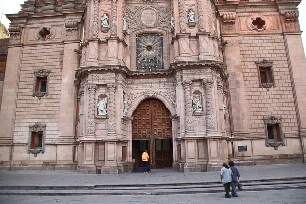 산 루이스 포토스, 멕시코: 식민지 도시 산 루이스 포토 멕시코의 역사적인 센터의 교회. — 스톡 사진