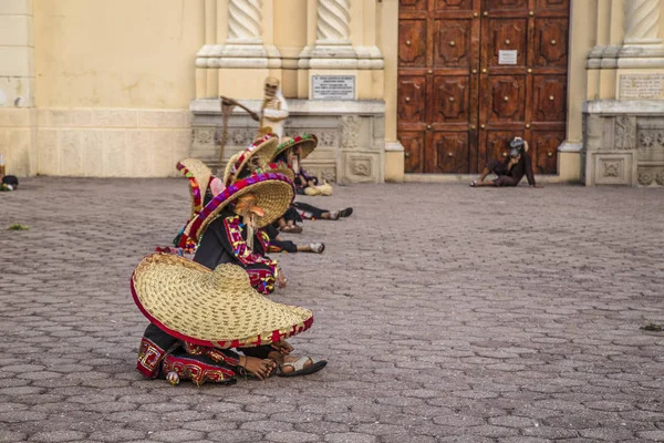 Treecanes Dance Group, в цьому танці, Chichiteca і Zapotec племен об'єднати свої сили, щоб перемогти тигра або tecyani — стокове фото