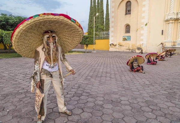 Tecuanes dans grubu, bu dans, Chichimeca ve Zapotec kabileleri kaplan veya tecuani yenmek için güçleri birleştirmek — Stok fotoğraf