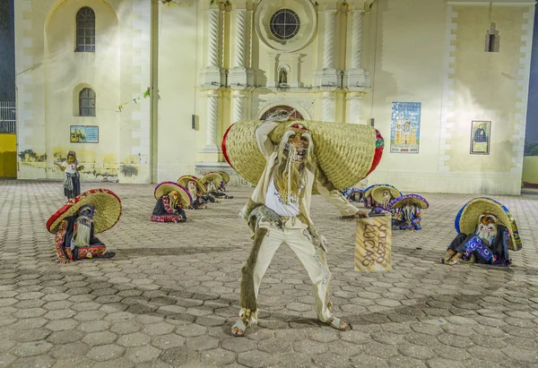 Tecuanes dance group, In this dance, the Chichimeca and Zapotec tribes join forces to defeat the tiger or tecuani — Stock Photo, Image