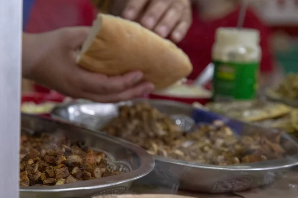 Kibi-pic relleno de cerdo y huevo, comida tradicional de Valladolid México — Foto de Stock