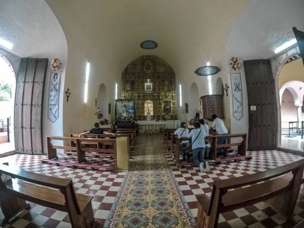 Valladolid, Yucat =n México - 11 de fevereiro de 2019: Interior do Mosteiro de San Bernardino de Siena, fundado pela ordem franciscana no século XVI — Fotografia de Stock