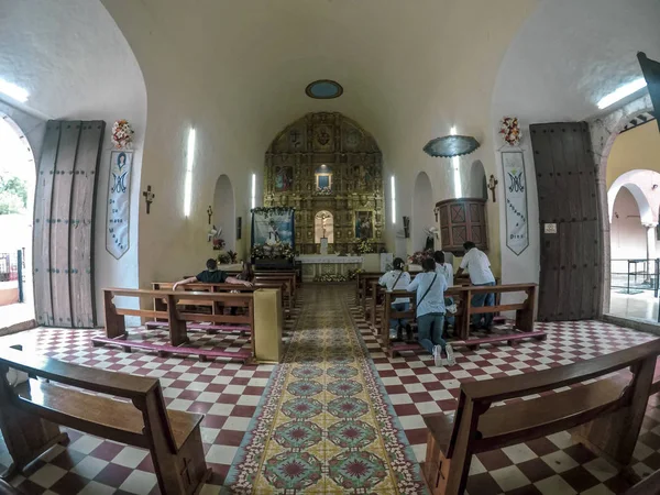 Valladolid, Yucat =n México - 11 de fevereiro de 2019: Interior do Mosteiro de San Bernardino de Siena, fundado pela ordem franciscana no século XVI — Fotografia de Stock