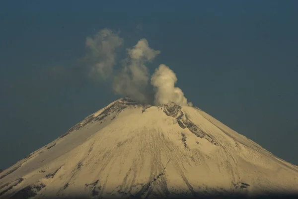 Vulcão Popocatepetl ativo no México — Fotografia de Stock