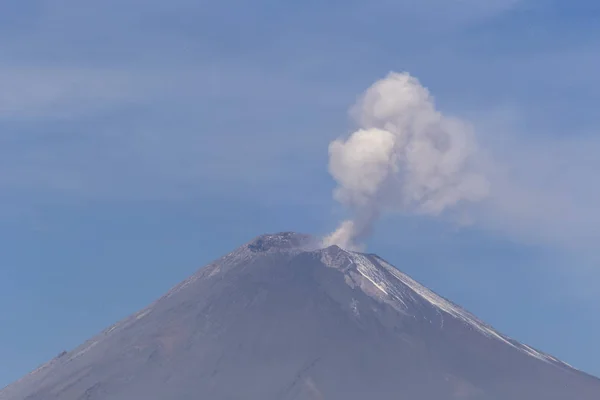 Volcán Popocatepetl activo en México — Foto de Stock