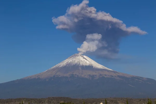 Aktywny wulkan Popocatepetl w Meksyku, fumarole — Zdjęcie stockowe