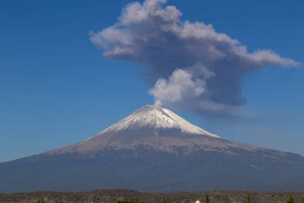 Aktív Popocatepetl vulkán Mexikóban, fumarol — Stock Fotó