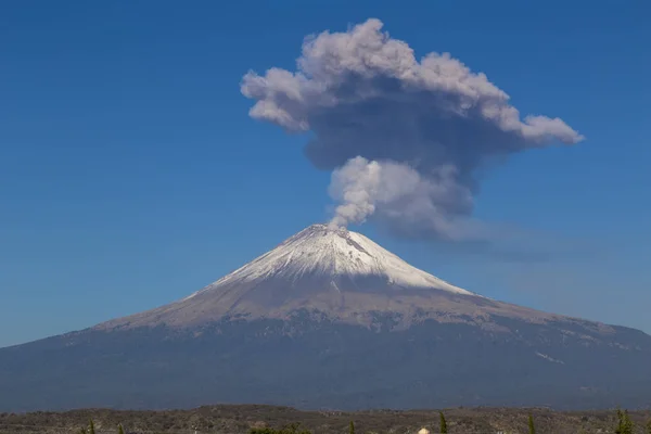 Vulcano Popocatepetl attivo in Messico, fumarole — Foto Stock