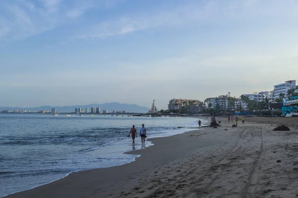 September 21,2019:Puerto Vallarta sea and downtown viewPUERTO VALLARTA MEXICO SEPTEMBER 11 ,2019:tourists bathing in the beach of the dead, a tourist place in puerto vallarta — Stock Photo, Image