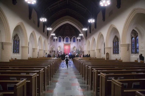 NEWARK, NJ, USA - MAY 7, 2019: INSIDE Saint Joseph the Carpenter Church — Stock Photo, Image