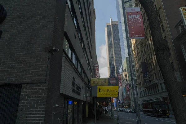 Нью Йорк Город Января Таймс Сквер Оживленный Туристический Перекресток Неонового — стоковое фото