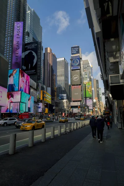 Nueva York City January Times Square Busy Tourist Intersection Neon —  Fotos de Stock