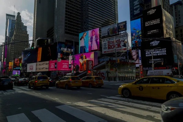 Nueva York City January Times Square Busy Tourist Intersection Neon —  Fotos de Stock